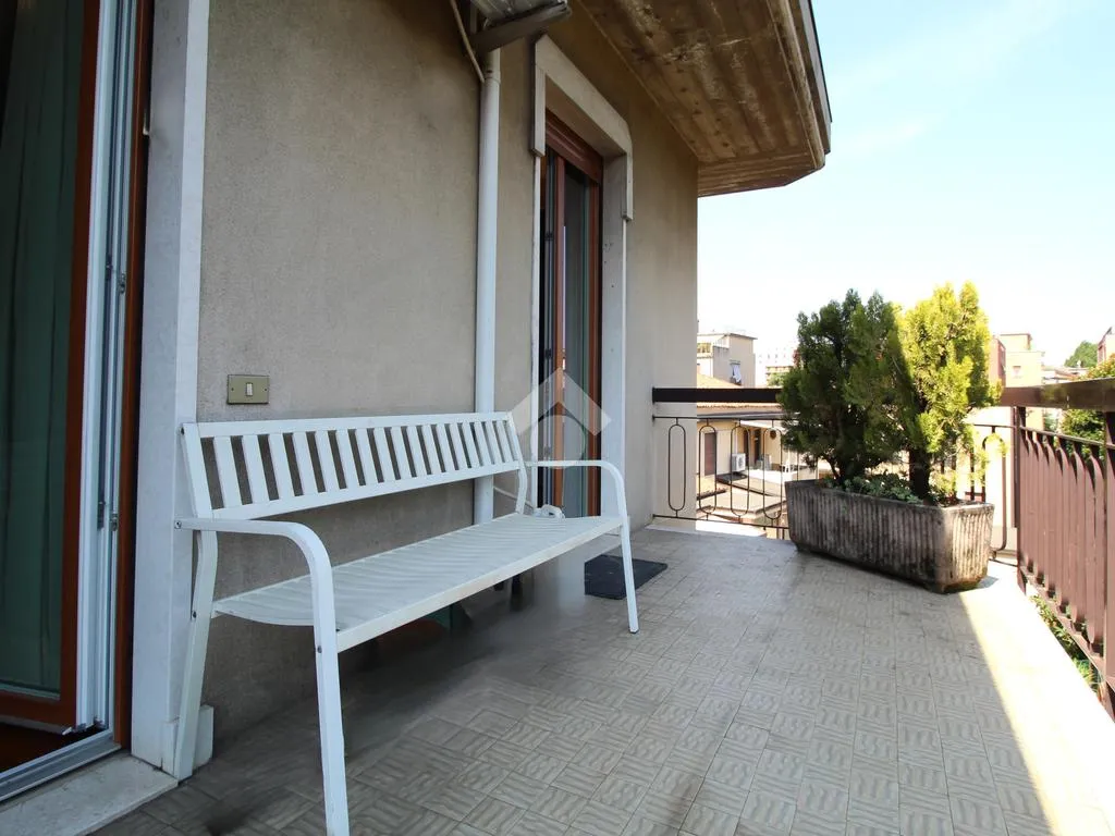 Balcon - Apartment with Balcony and Garden in Brescia