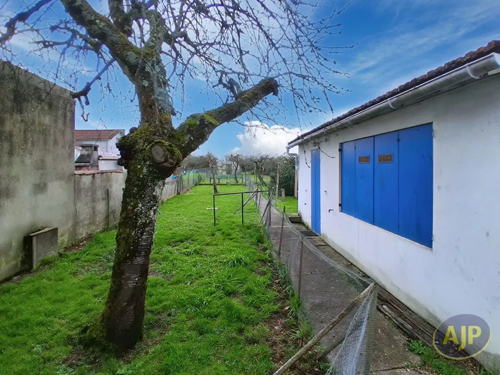 Aed - 3-Bedroom House with Garden in Saintes Rive Droite