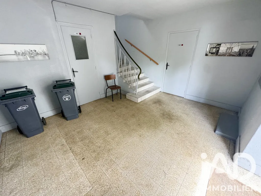 Garage - 1-Bedroom Flat in Jargeau Centre