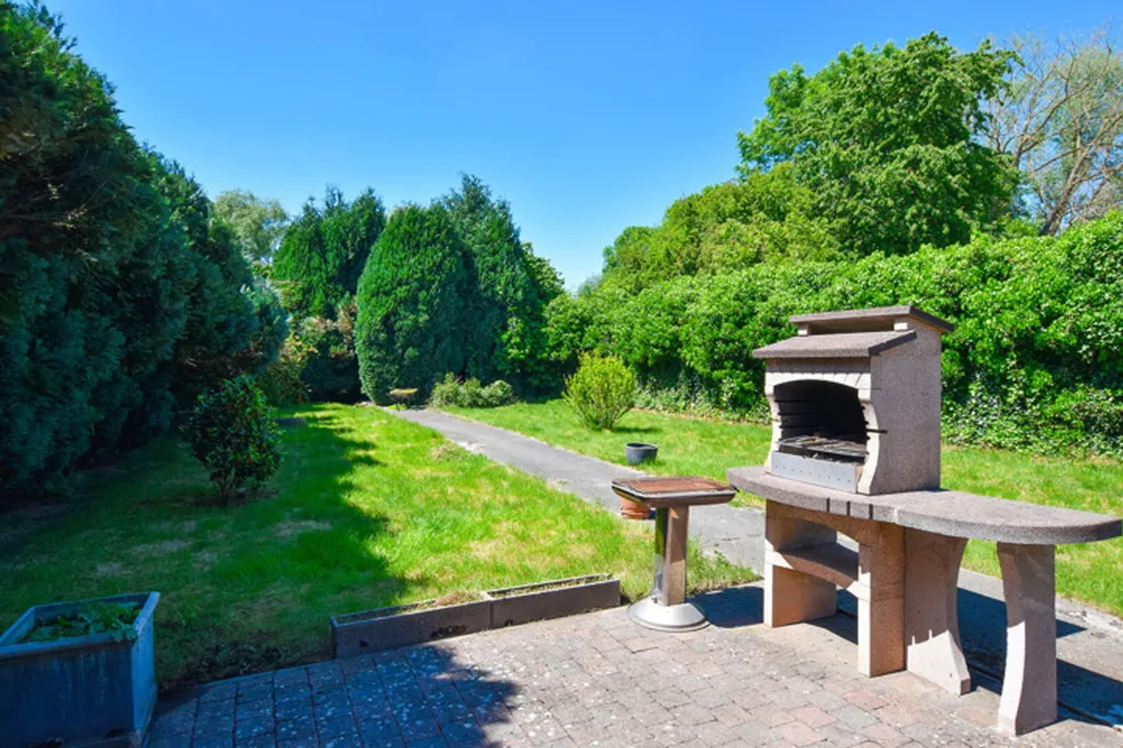 Jardin - Maison d'Architecte avec Terrasse à Châtelet