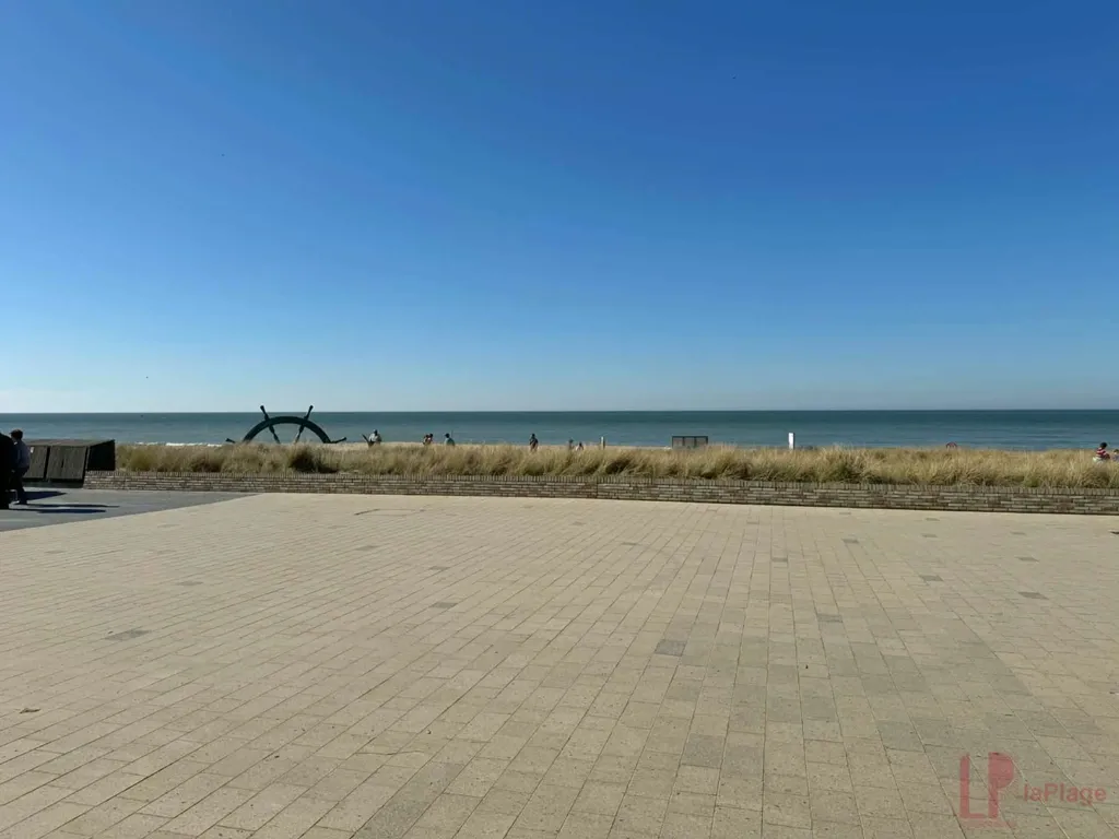 Apartment with Sea View on Digue in Ostend