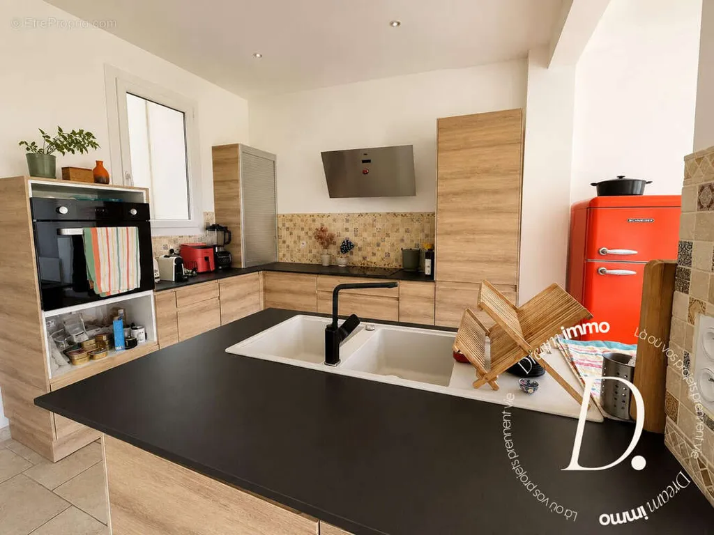 Cucina - Characterful T3 with Balcony in Marseille 6e