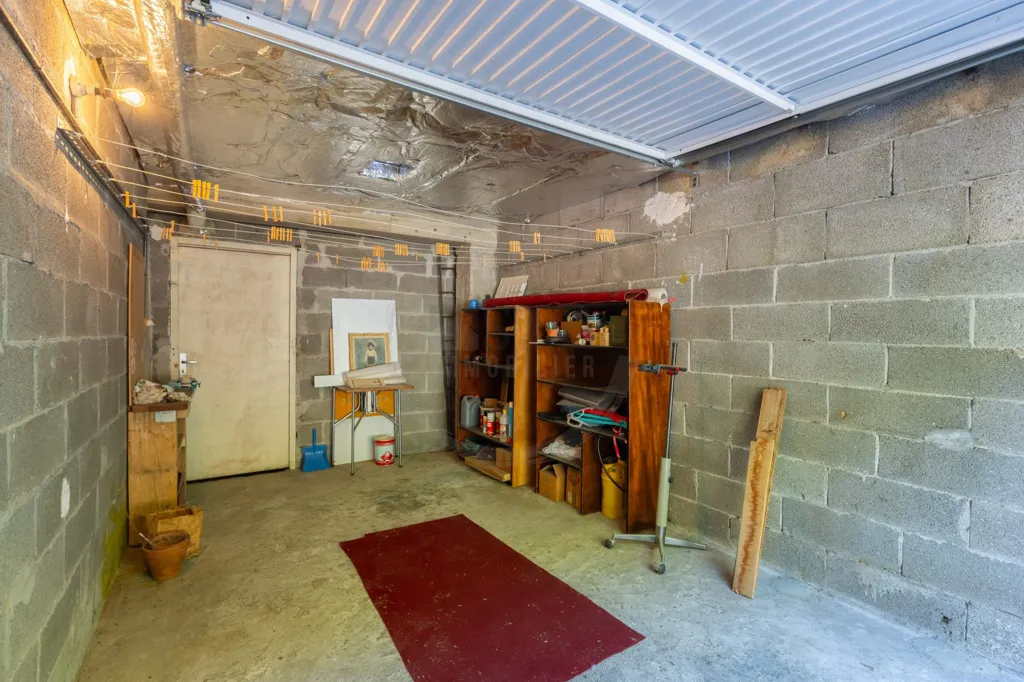 Garage - Bright Apartment with Balcony in Privas