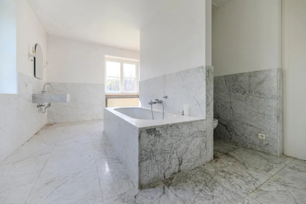 Salles de bain - Villa Privée avec Jardin à Rhode-Saint-Genèse