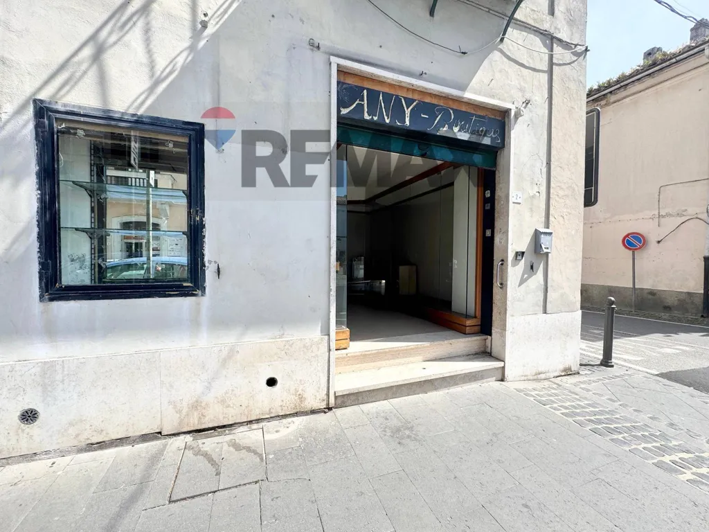 Extérieur - Commercial Space with Conversion Potential in Manziana