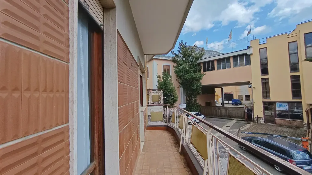Balcon - Three-Bedroom Apartment with Balcony in Solofra