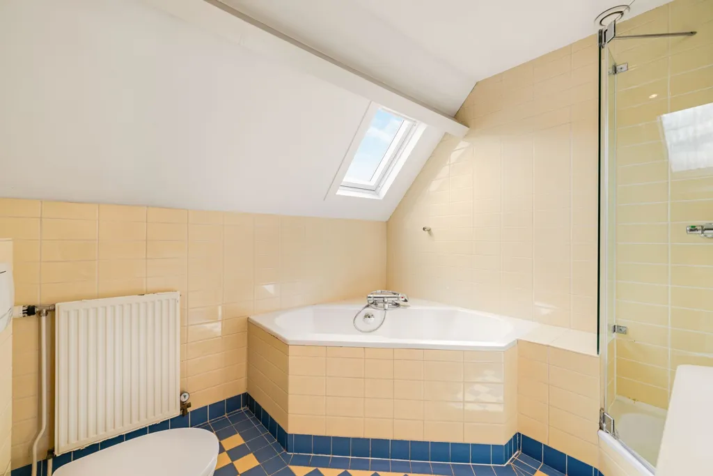Bathrooms - Villa with Garden in Rotterdam-Kralingen