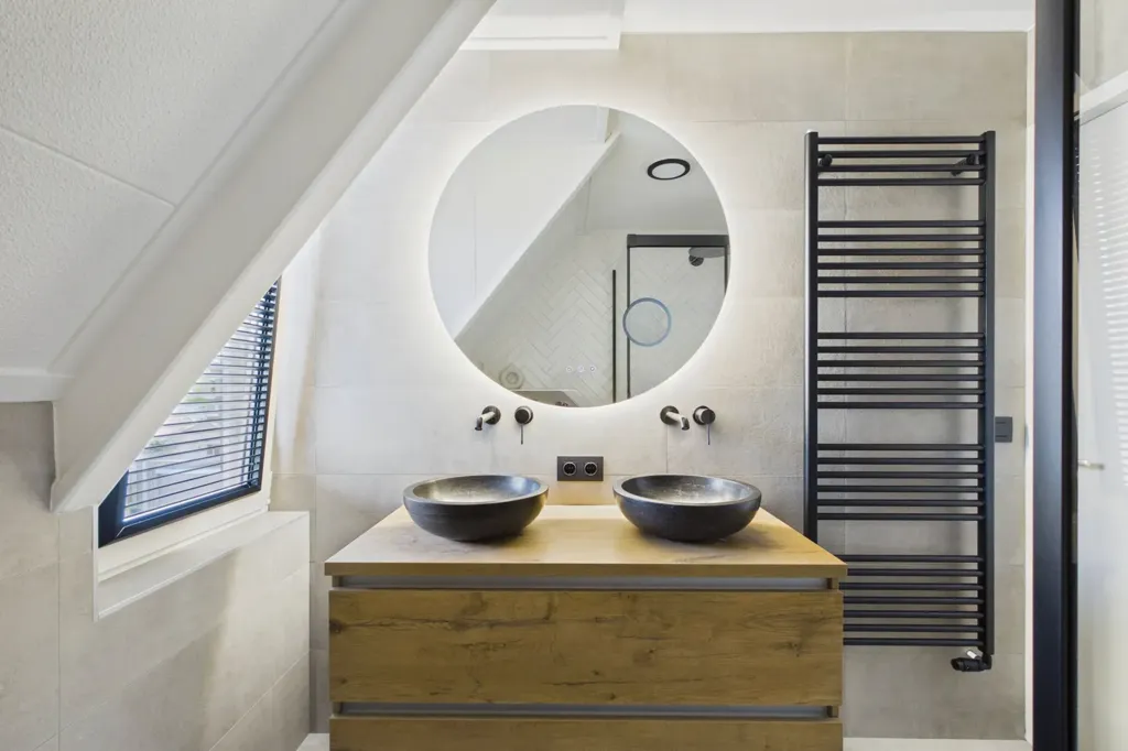 Vannitoad - Modern Two-Storey House with Garden in Philippine