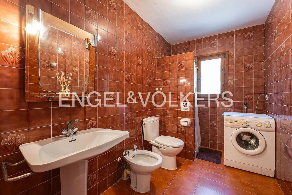 Bathrooms - Chalet with Sea View in La Granadella