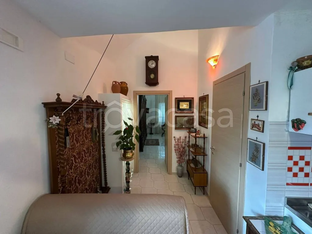 Esik - Terrace Flat with Private Garden in Caserta