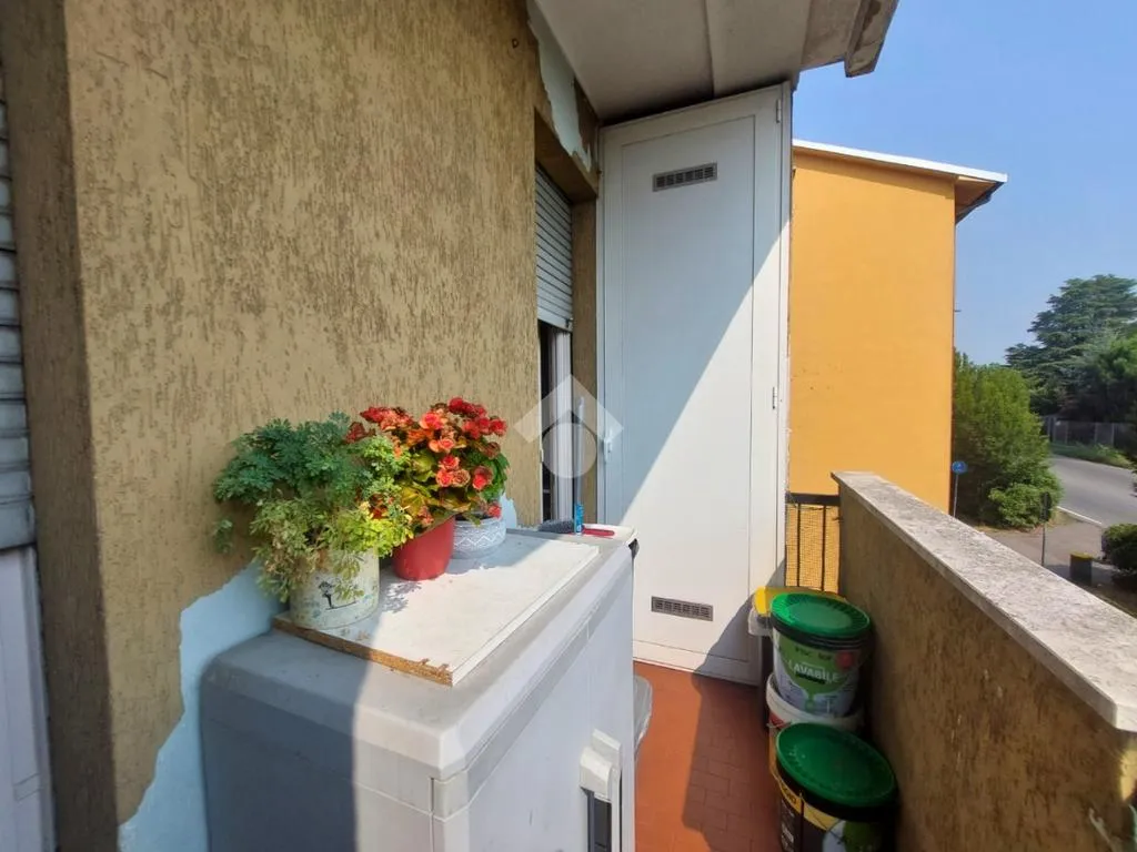 Rõdu - 3-Room Apartment with Balcony in Vittuone