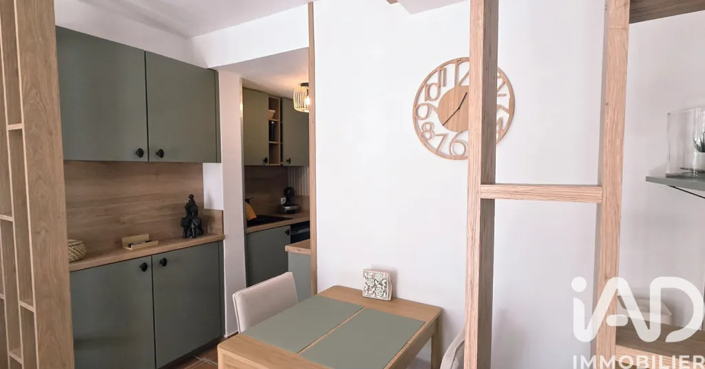Söögituba - Renovated 2-Bed Apartment with Pool in Saint-Raphaël