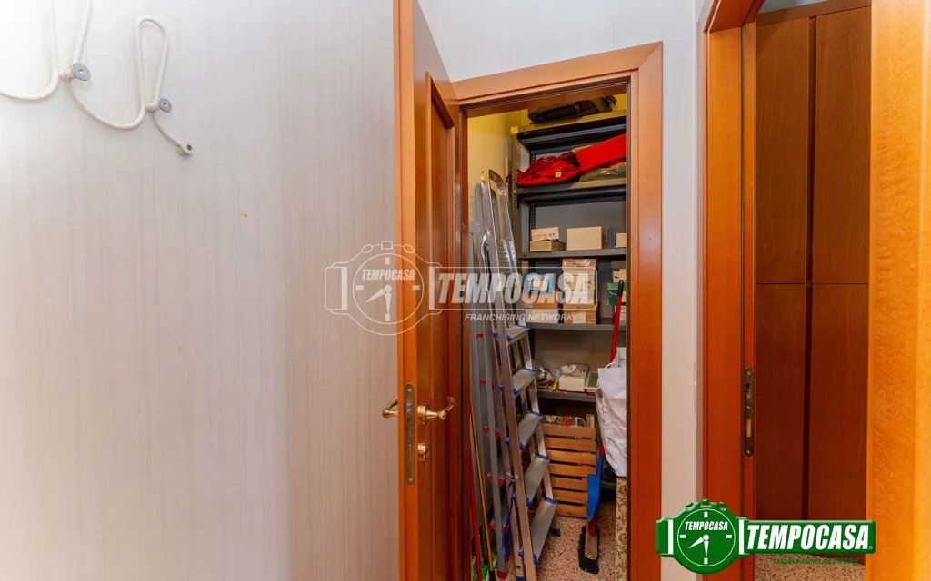 Pièces - 4-Room Apartment with Balcony in Milan