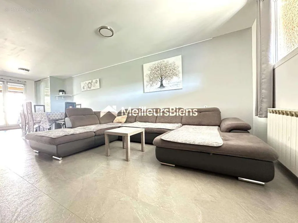 Séjour - Maison avec Extension Indépendante à Mondorff