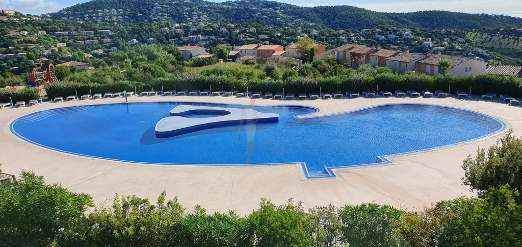 Piscina - 2-Bed Apartment with Pool in Les Issambres
