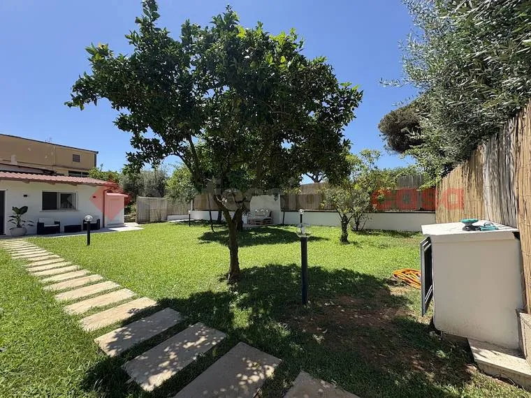 Garden - Rustic Villa with Private Garden in Terracina