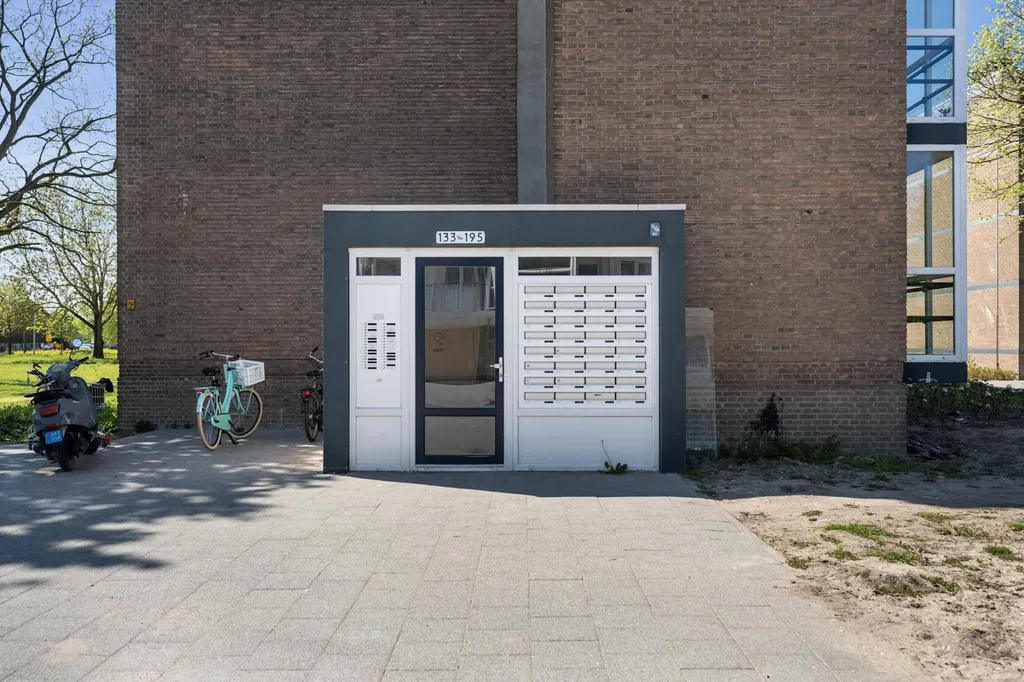 Välivaade - Galerij Flat with Garden in Rotterdam