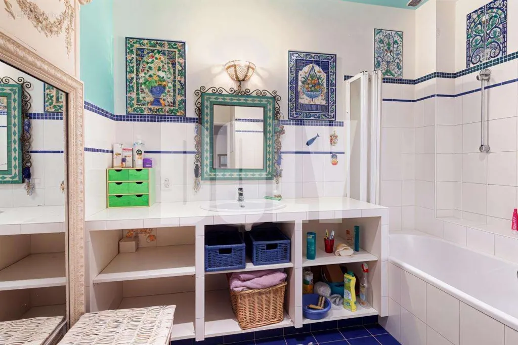 Salles de bain - Maison de Ville 7 Pièces avec Jardin au Calme à Saint-Denis