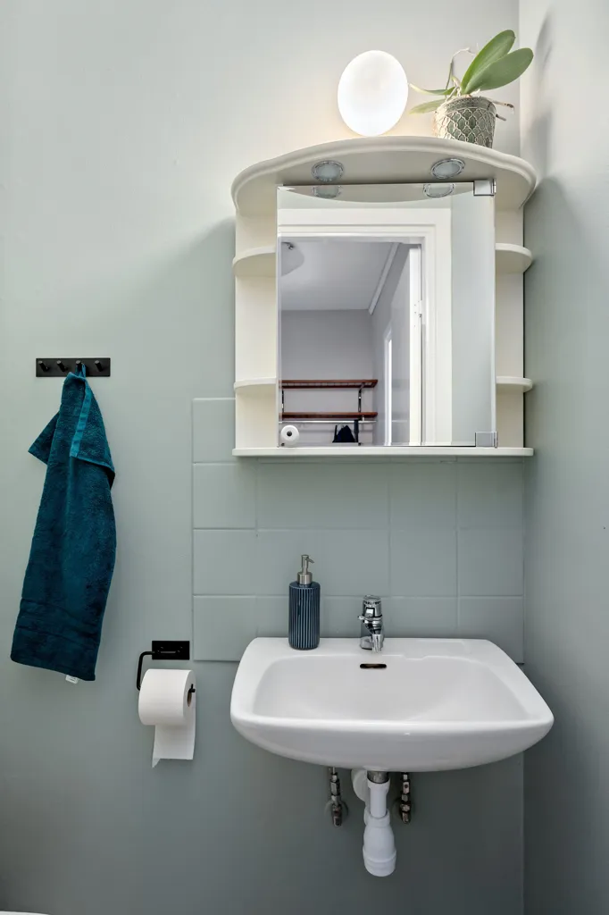 Salles de bain - Four-Room Apartment with Balcony in Ersmark