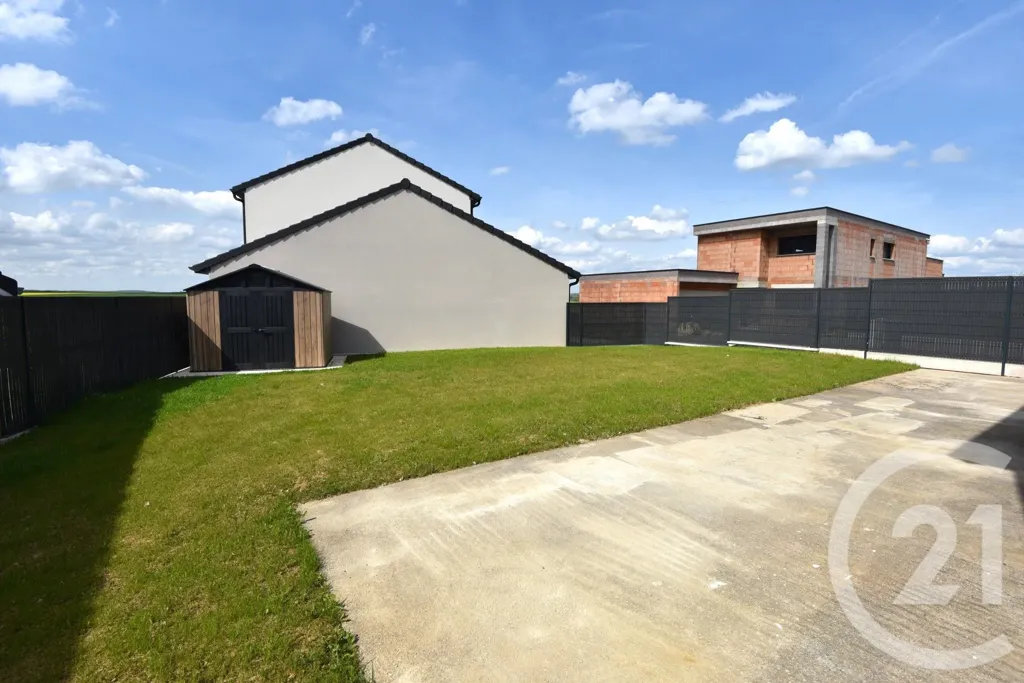 Jardin - Maison Récemment Construite avec Terrasse à Breistroff-la-Grande