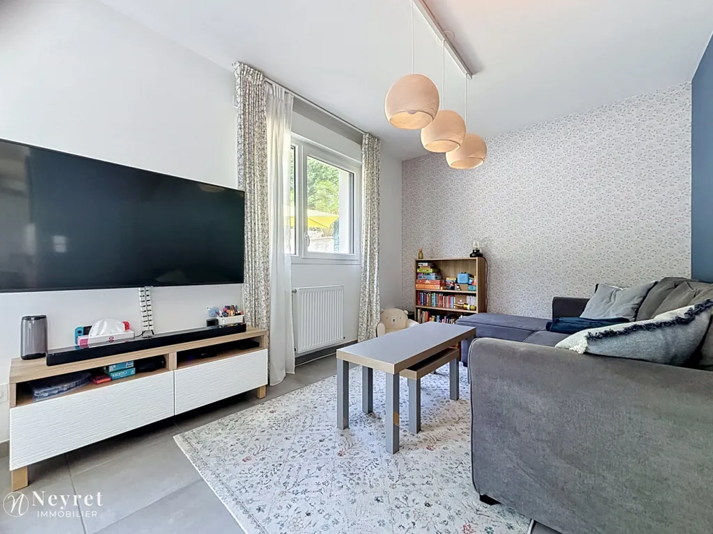 Elutuba - Contemporary House with Pool in Communay