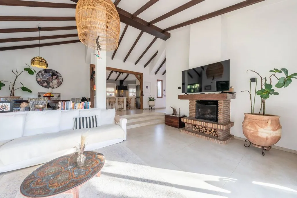 Living Room - Renovated Villa with Pool in Atalaya, Estepona