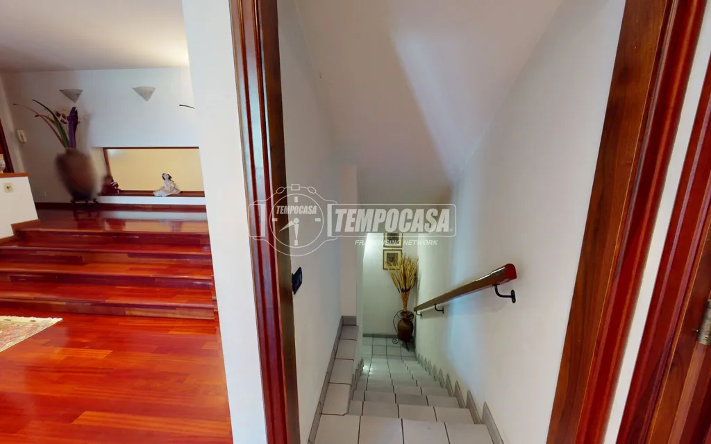 Entrée - Elegant Villa with Two Units in Camerata Picena