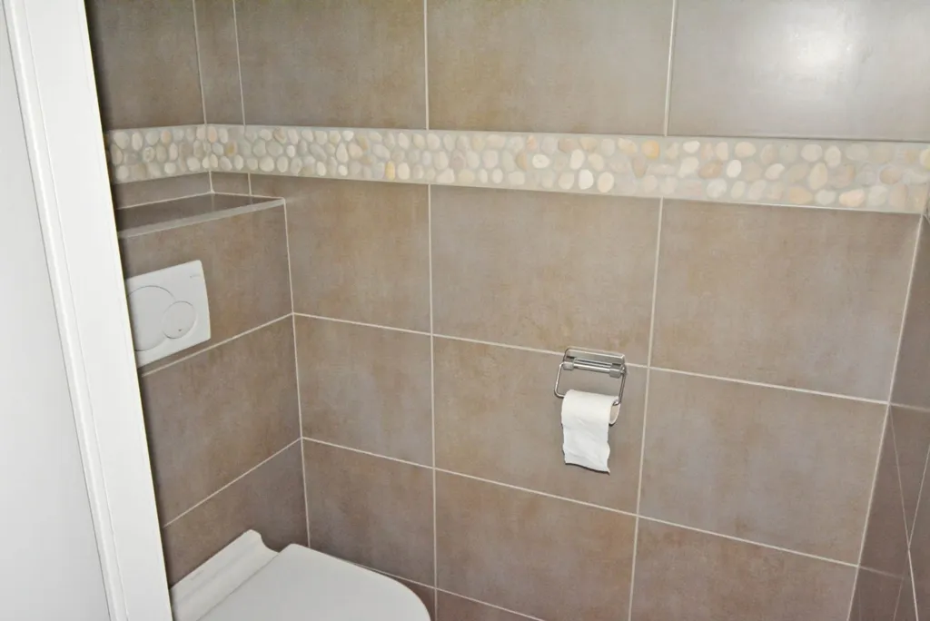 Salles de bain - Appartement Rénové avec Terrasse à Zeedijk Albertstrand