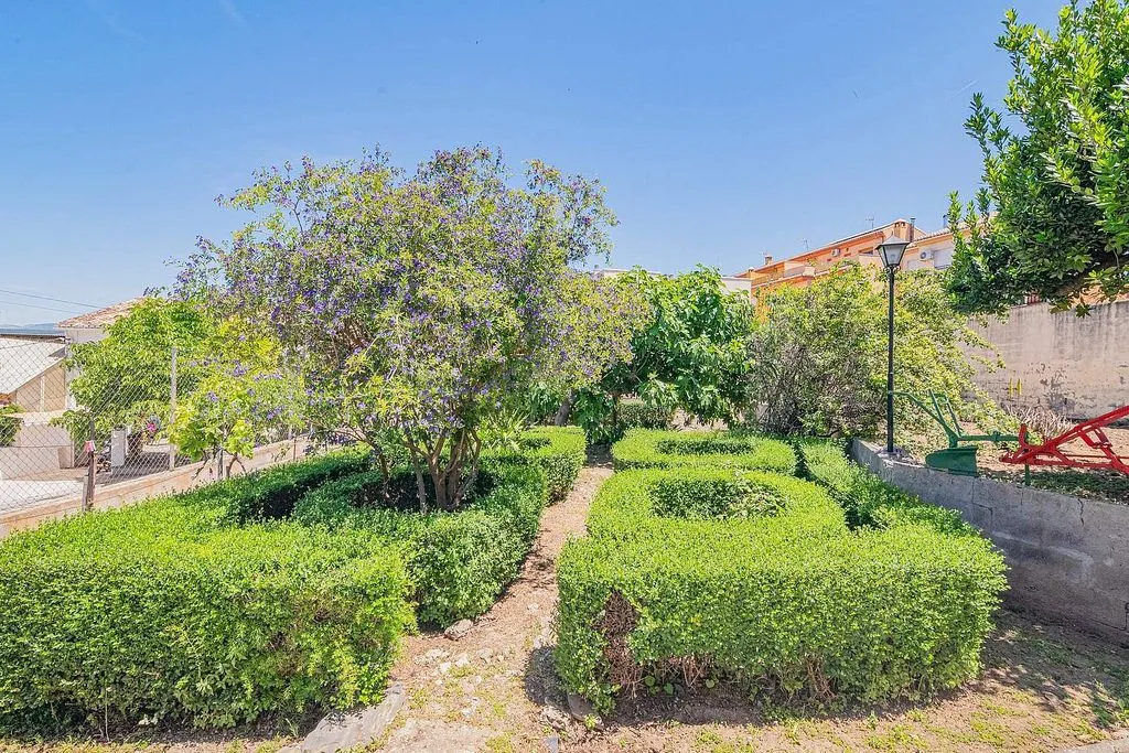 Aed - Chalet with Pool and Garden in Cajar