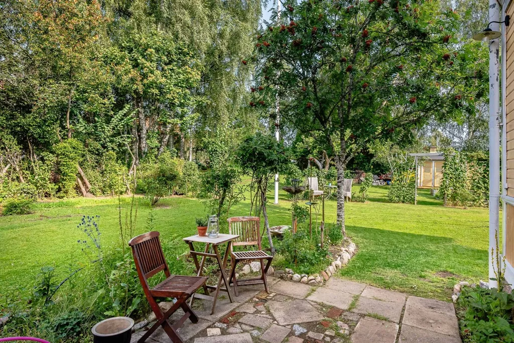 Aed - Victorian Villa with Multiple Units in Malmköping