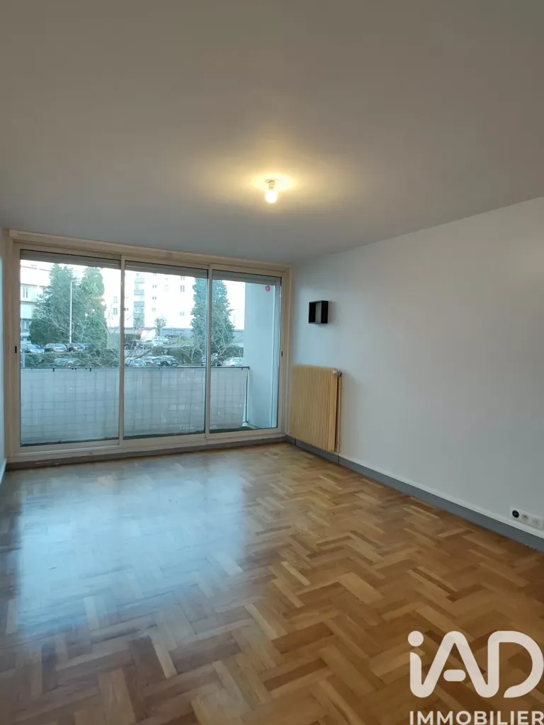Séjour - Appartement Lumineux avec Balcon à Limoges