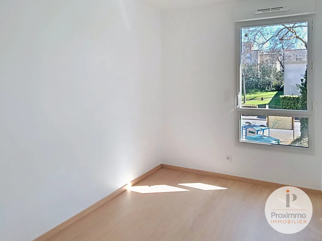 Stanze - 3-Bed Apartment with Balcony in Secure Residence