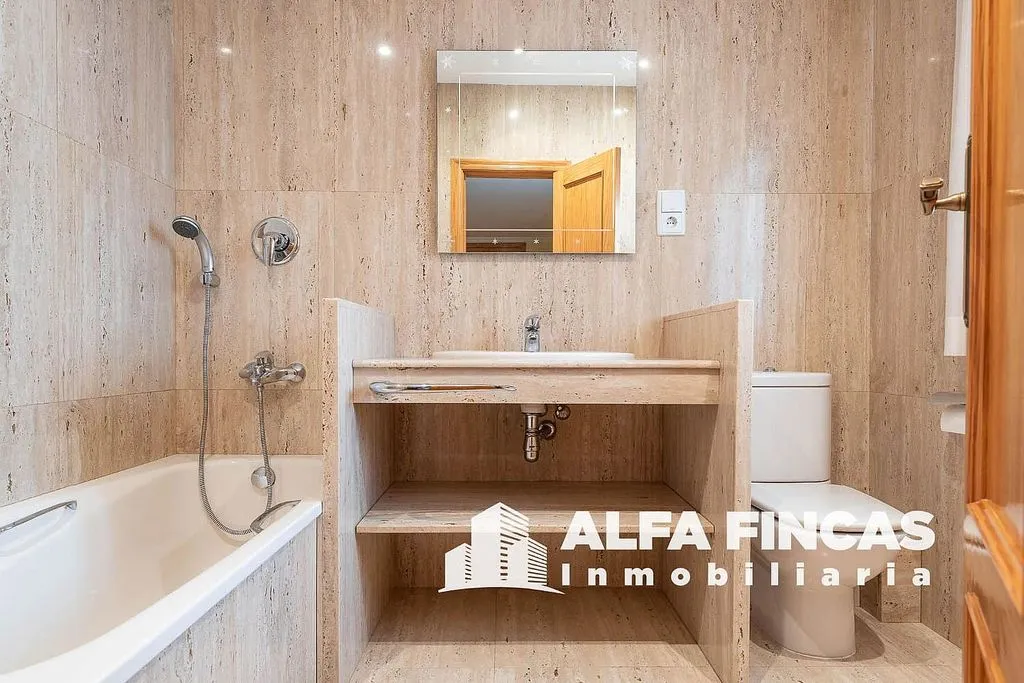 Salles de bain - Luxury Apartment with Garage in San Clemente
