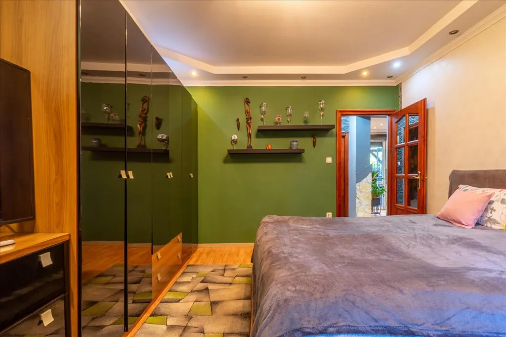Chambres - Multi-Generational Home with Business Potential in Mályi