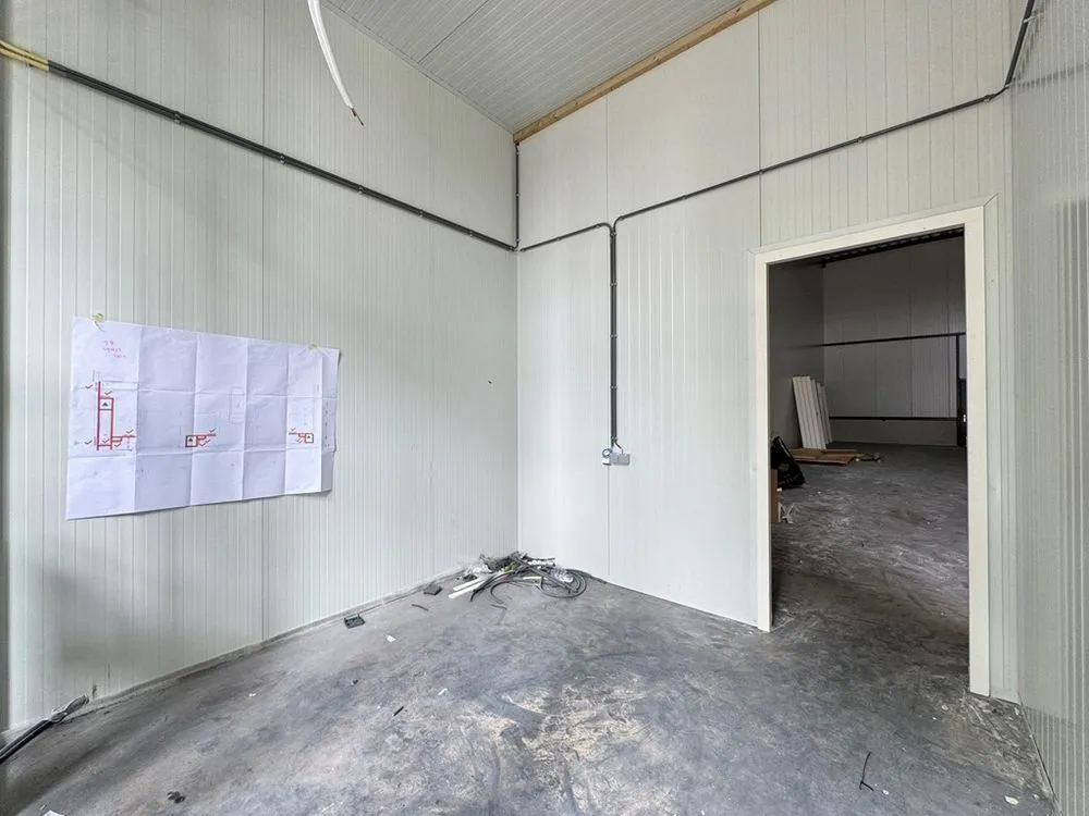 Pièces - New Business Spaces with Overhead Doors in Bladel
