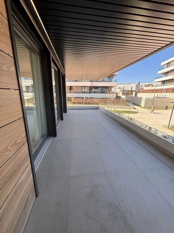 Balcon - Luxury Apartment with Pool in La Moraleja