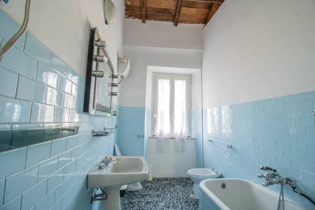 Bagni - Historic Cottanello Townhouse with Balcony