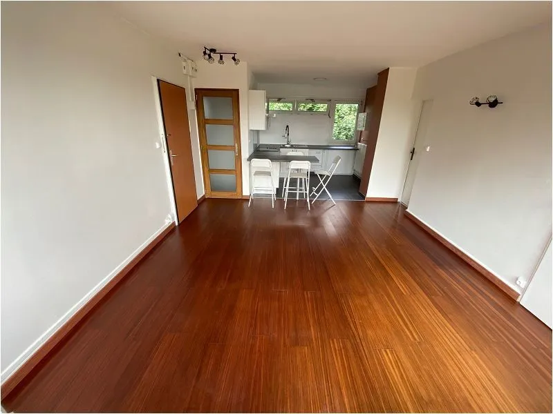 Séjour - Appartement Traversant avec Vue Dégagée à Tourcoing