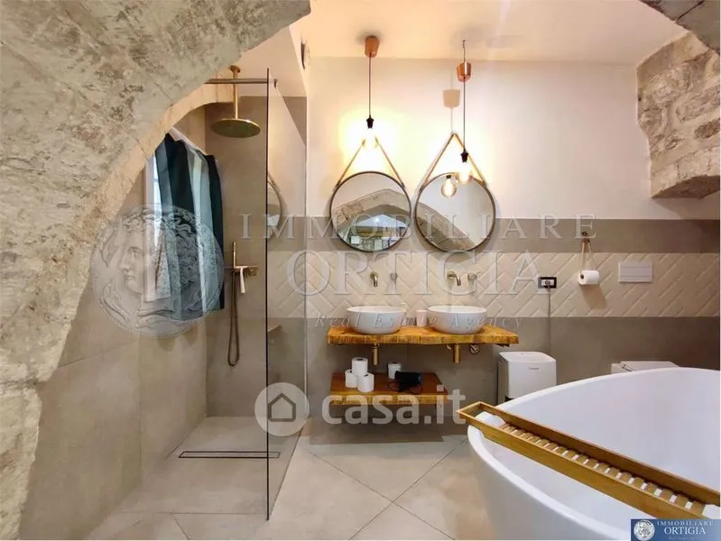 Salles de bain - Ground Floor Apartment with Arched Feature in Siracusa