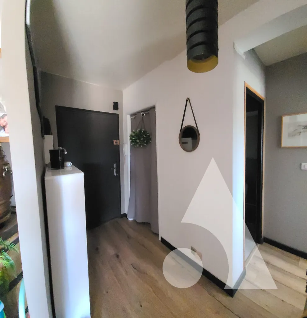 Esik - Modernised Flat with Balcony in Draguignan