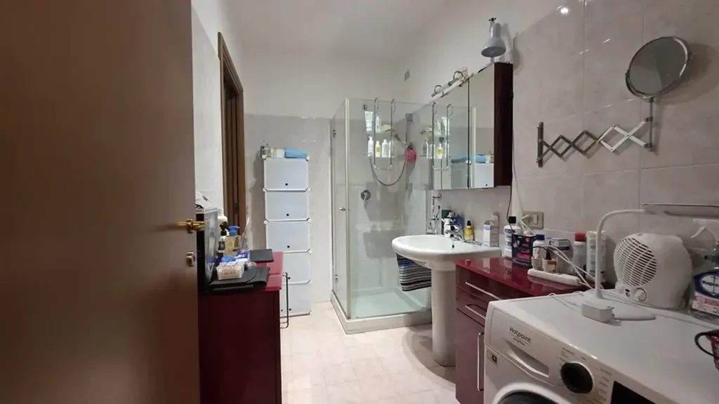 Salles de bain - Modern Apartment with Panoramic Balcony in Milan