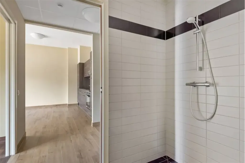 Salles de bain - Appartement avec Vue Est et Garage à Grobbendonk