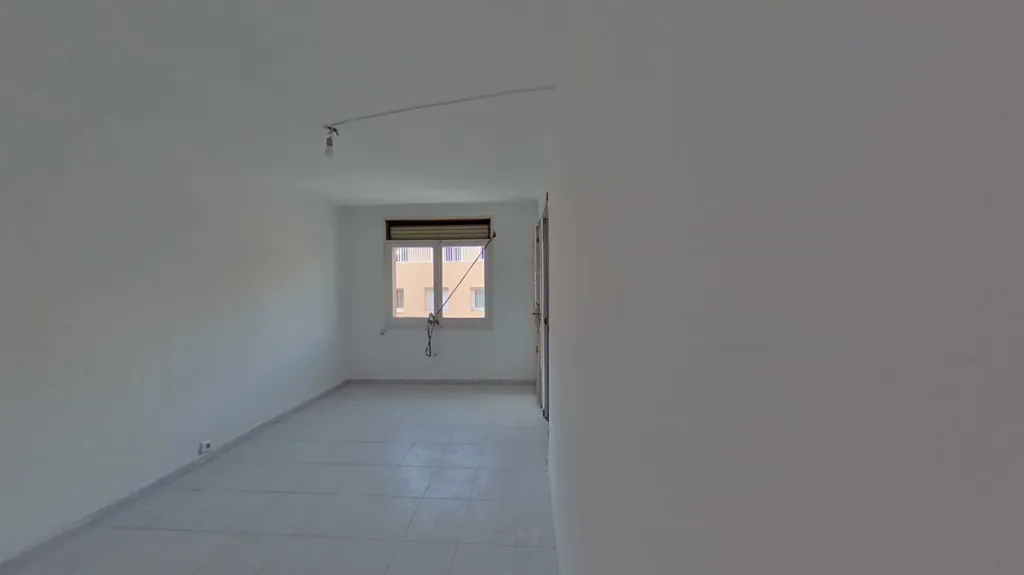 Pièces - Apartment with Balcony for Renovation in Centre