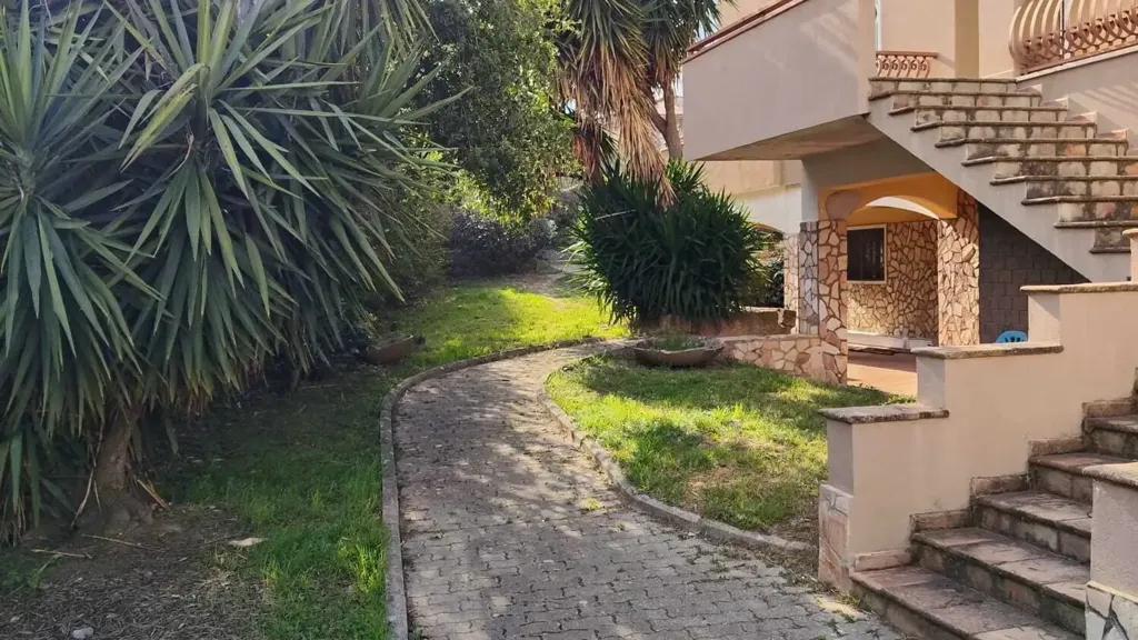 Toad - Detached Villa with Private Garden in Rende