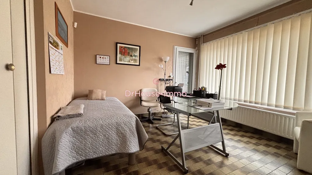 Kabinet - Individual House with Commercial Space in Feignies