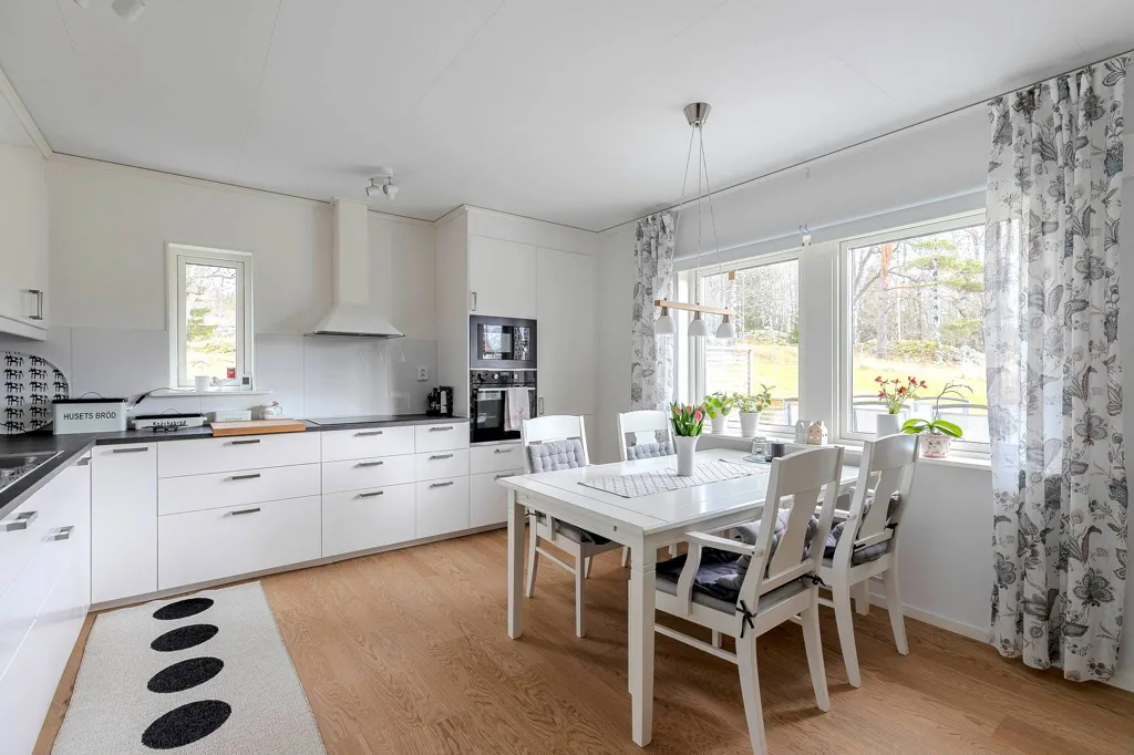 Cuisine - Modern Villa with Garden near Aneby