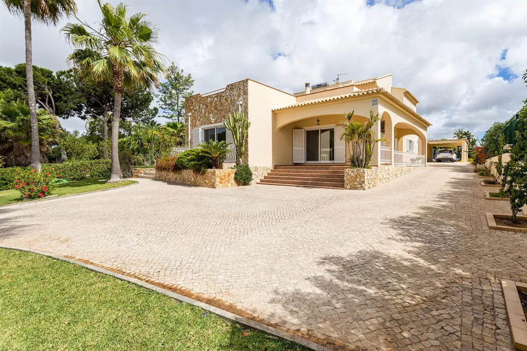 Exterior - Detached House with Pool in Loulé, Portugal