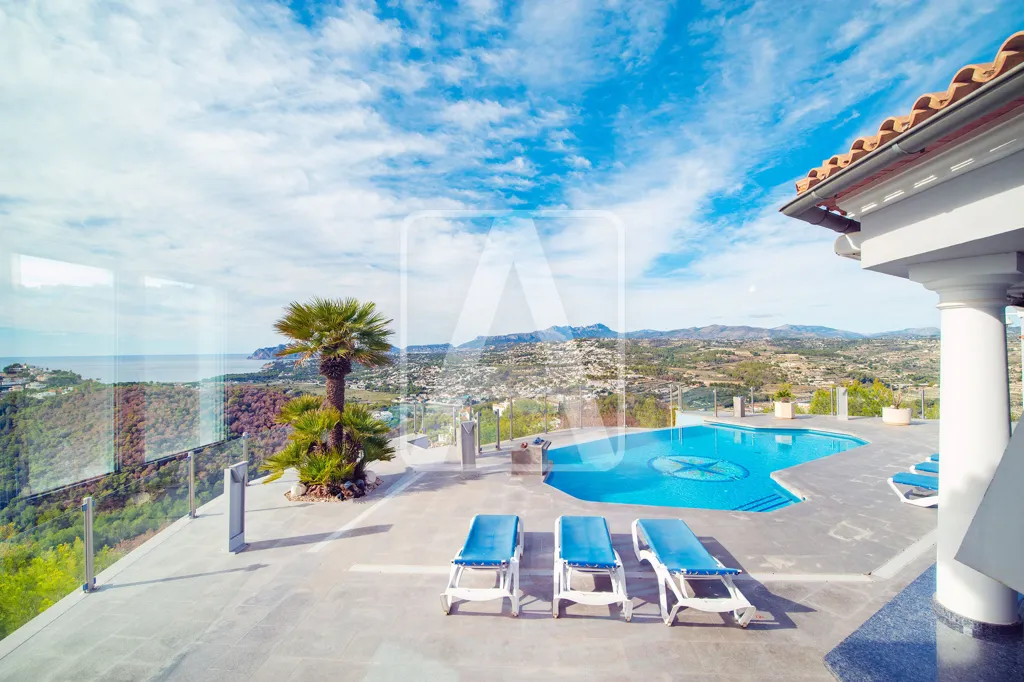 Piscine - Luxury Villa with Sea Views in Moraira