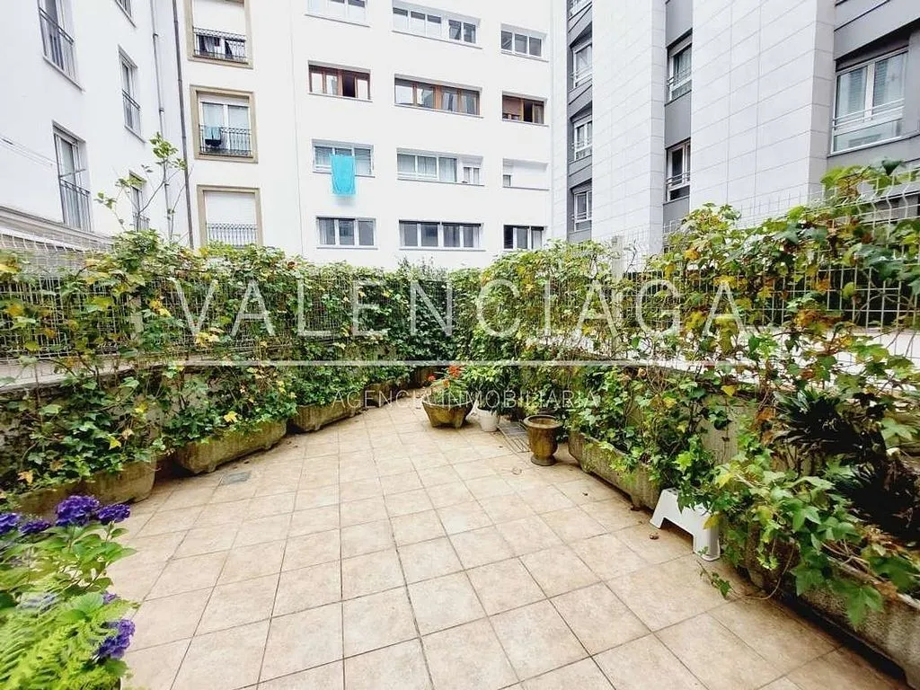 Jardin - Modern Apartment with Terrace in City Centre