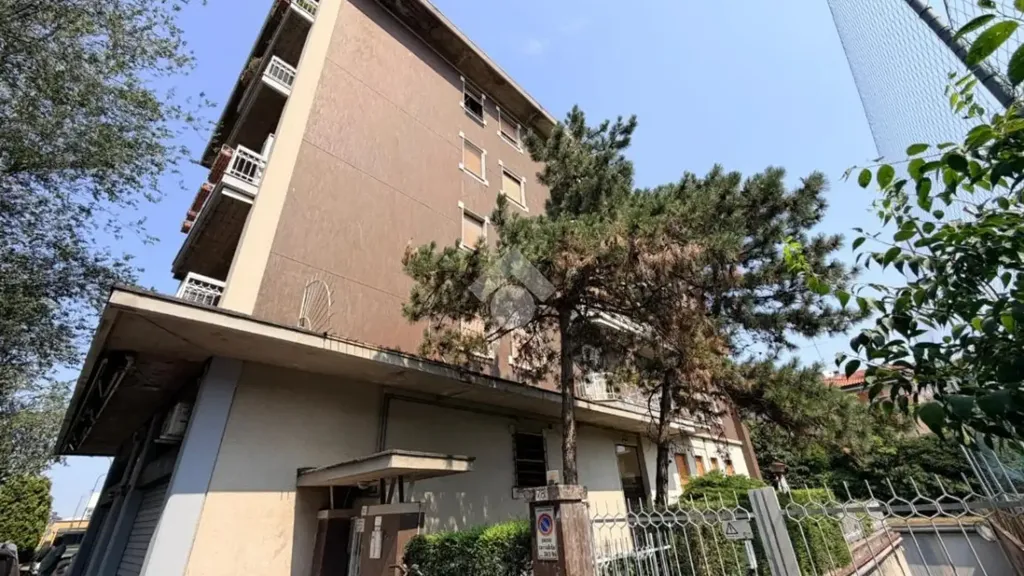 Esterno - Trilocale with Balcony in Brescia